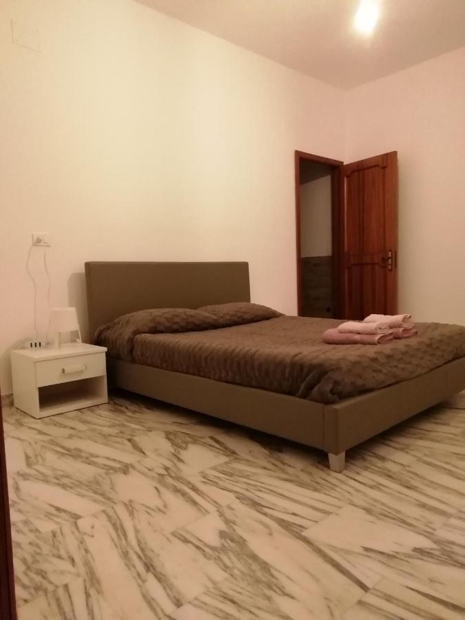 Thomas'S Home - Appartamento A Comiso Kültér fotó
